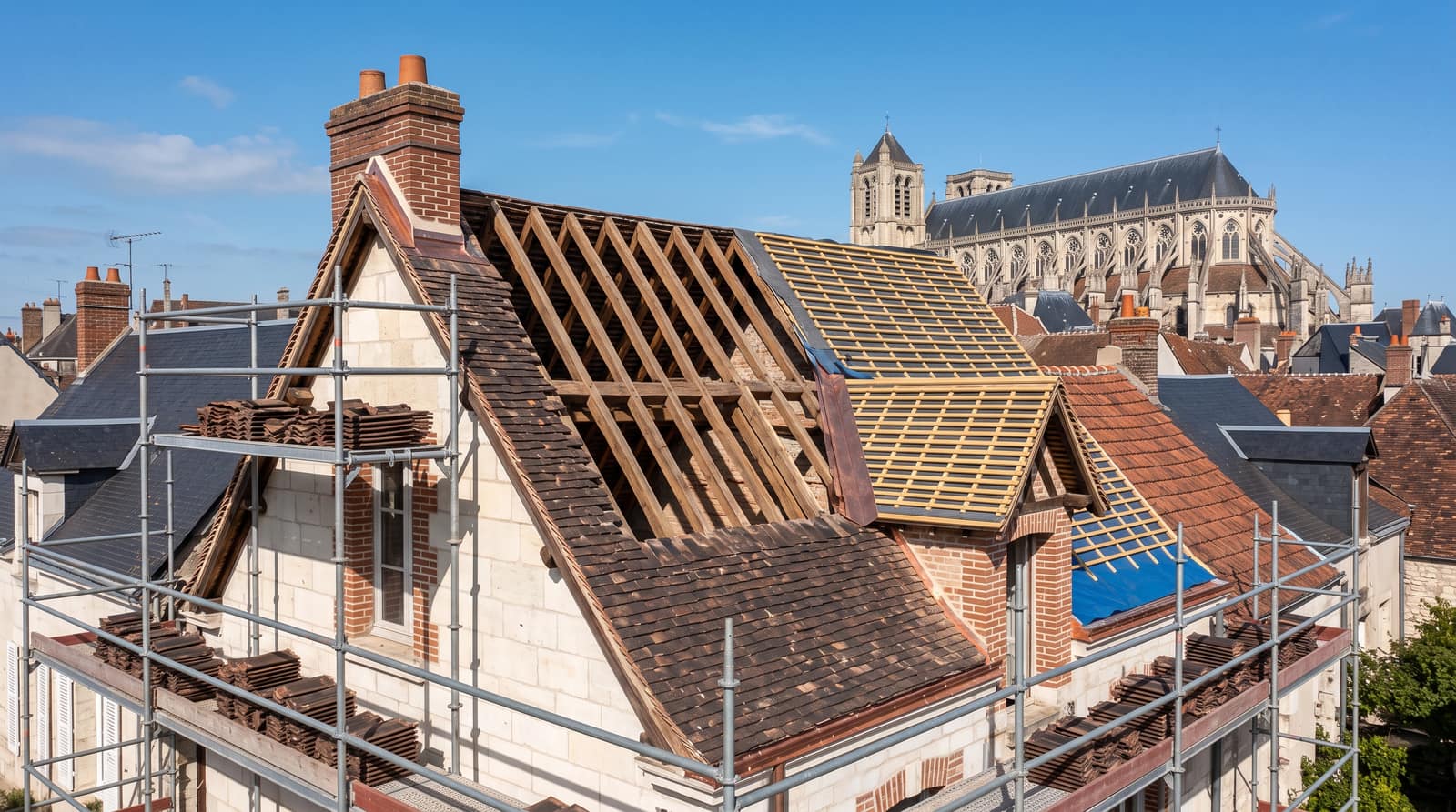 Combien de temps dure un chantier de réfection de toiture : étapes et planning